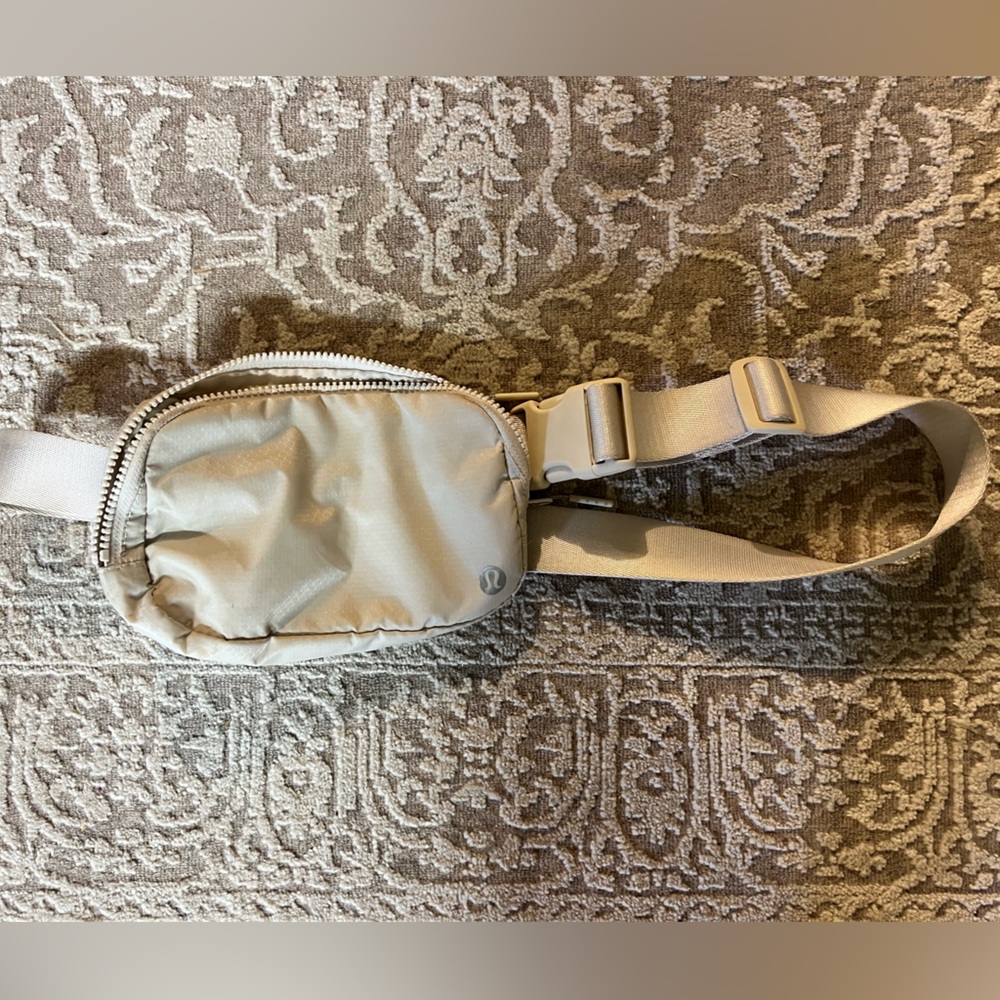 Lululemon Original OG Everywhere Belt Bag * White Opal